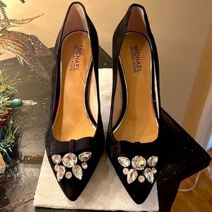 MICHAEl Michael Kors size 8 1/2M, Black, exterior shoes - suede w/16 rhinestones